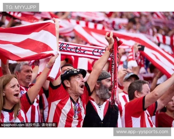 阿森纳主场球迷热情助威成比赛第十二人力挺球队荣光 阿森纳主场球迷热情助威成比赛第十二人力挺球队荣光