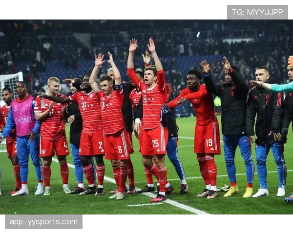 专家复盘：指出拜仁第二个进球源自一次精心设计的中路渗透，共经过四次一脚出球